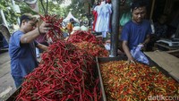 Lalu, bahan pangan yang mengalami kenaikan lagi adalah cabai rawit merah mengalami kenaikan Rp 148 menjadi Rp 54.170/kg.  