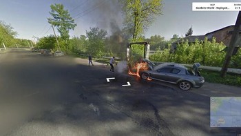 Mobil terbakar.Foto: Reddit via Boredpanda