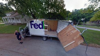 Truknya robek. Foto: Reddit via Boredpanda