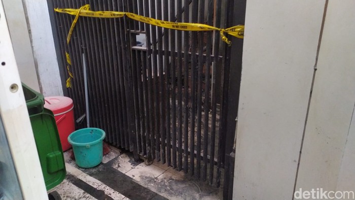 Gedung Kementerian Dalam Negeri (Kemendagri) dilaporkan terjadi kebakaran. Damkar mengatakan objek yang terbakar adalah tumpukan kardus. (Kadek ML/detikcom)