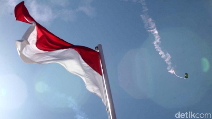 Hari Trikora jatuh pada 19 Desember. Hari peringatan ini dilatarbelakangi oleh operasi Trikora sebagai pembebasan Irian Barat (Papua) dari Belanda.
