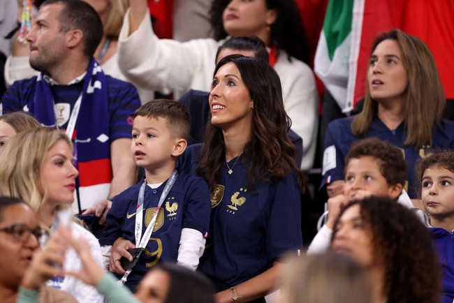 Mengenai perselingkuhannya, Olivier Giroud pernah menyampaikan sebagian yang diungkap media ada yang benar, namun sebagian lagi salah. Dia memilih fokus dengan kariernya dan keluarga. Foto: Getty Images
