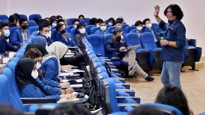 Kala Praktisi Berbagi Ilmu Dalam Kuliah Tamu di ITS Surabaya Telkomsel menggelar Kuliah Tamu bertajuk βCreating Industrial Engineering as Talentβ di Kampus ITS Surabaya. Seperti apa? Kita Intip yuksβ¦