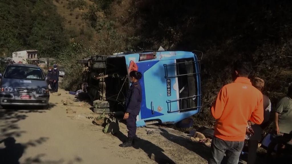 17 Orang Tewas dalam Bus yang Terguling Masuk Jurang di Nepal