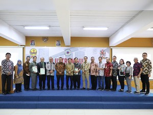 Wamen ATR Serahkan 4 Sertifikat Tanah Gereja di Wilayah DKI Jakarta
