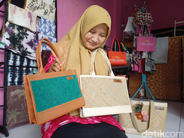 kerajinan rumput mendong