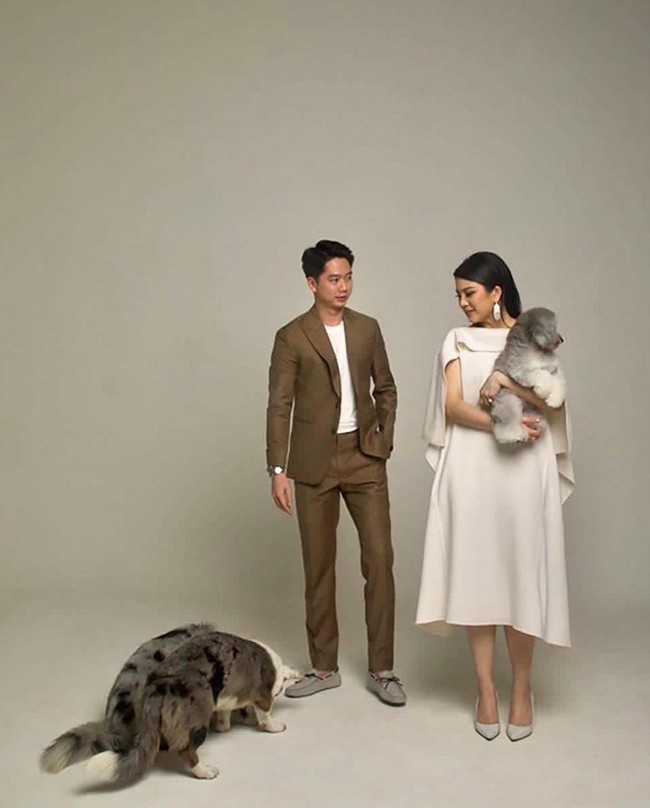 Putri kedua dari Hary Tanoesoedibjo itu membagikan momen preweddingnya bersama sang tunangan. Life isn’t about waiting for the storm to pass, it’s about learning to dance in the rain,” begitu keterangan foto romantis yang dibagikan Valencia. Foto: Hakim Satriyo/Instagram Jonathan Wongso