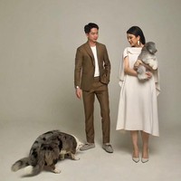 Putri kedua dari Hary Tanoesoedibjo itu membagikan momen preweddingnya bersama sang tunangan. Life isn’t about waiting for the storm to pass, it’s about learning to dance in the rain,” begitu keterangan foto romantis yang dibagikan Valencia. Foto: Hakim Satriyo/Instagram Jonathan Wongso