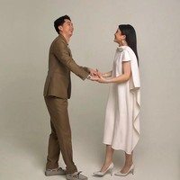 Penampilan Valencia tampak semakin elegan dengan anting menjuntai. Foto: Hakim Satriyo/Instagram Jonathan Wongso