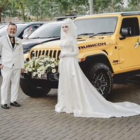 Sita juga mengunggah momen saat sedang dalam perjalanan untuk bulan madu bersama suami. Dia merekam pemandangan alam yang indah. Ia tampak bahagia usai menikah. Foto: Dok. TikTok @sitahusin24.