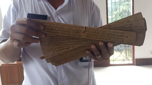 Koleksi lontar geguritan yang berhasil dilakukan penyalinan dan dipajang di Museum Lontar dan Banten Jembrana, Rabu (14/12/2022). (I Putu Adi Budiastrawan/detikBali)