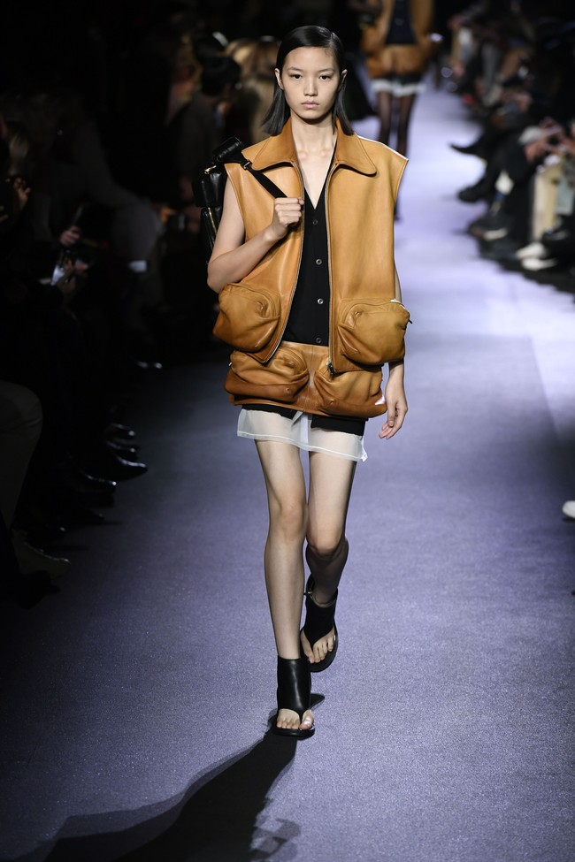 Inilah koleksi busana terbaru Miu Miu Spring/ Summer 2023 karya sang desainer Miuccia Prada. Foto: Dok. Getty Images.