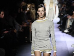 7 Koleksi Busana Miu Miu Spring/Summer 2023, Masih Hadirkan Tren Rok Mini