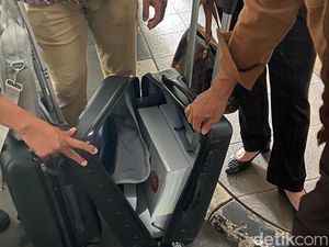 Korban Net89 Serahkan 3 Koper Dokumen Bukti Transfer ke Bareskrim