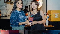 Livy Renata memamerkan penghargaan itu ke media sosial. (Foto: dok Instagram)