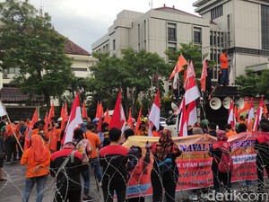Rayakan Lolos Peserta Pemilu 2024, Partai Buruh di Jateng Malah Gelar Demo
