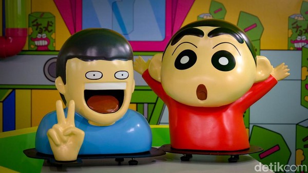 Dalam rangka memperingati 30th Anniversary, Crayon Shinchan berkolaborasi dengan seniman Indonesia, yaitu Tahilalats.  