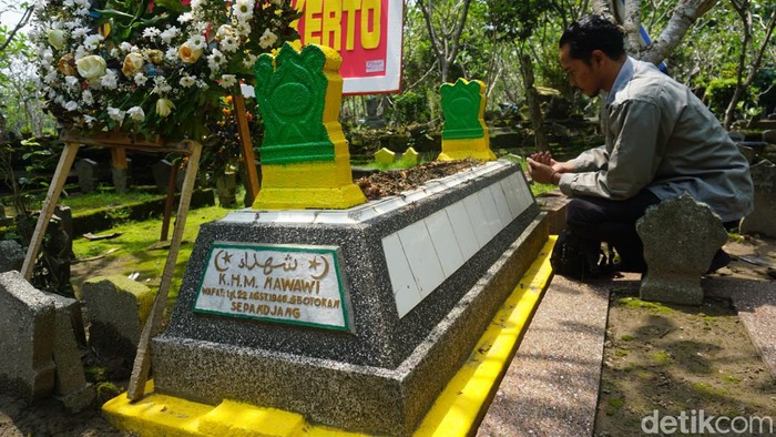 makam kh nawawi