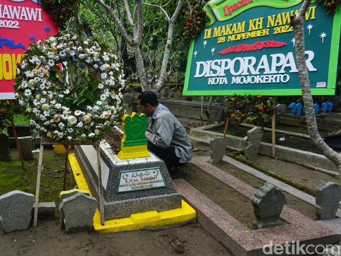 makam kh nawawi