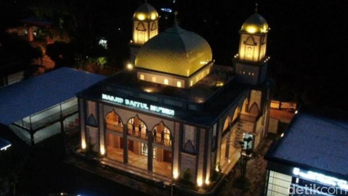 masjid megah ala timur tengah yang berdiri di komplek Polres Tuban