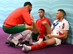 Diketahui Mbappe dan Hakimi menjalin persahabatan erat di Paris Saint-Germain. Keduanya menjadi pilar inti Les Parisiens selama satu setengah tahun terakhir. (Michael Regan - FIFA/Getty Images)  