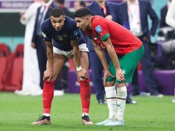 Keakraban kedua pemain itu terlihat di lapangan meski mereka menjadi lawan. (Alex Livesey - Danehouse/Getty Images)  