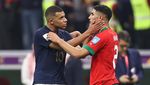 Momen Mbappe dan Hakimi Bertukar Jersey