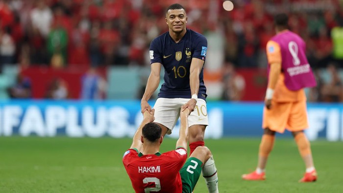 AL KHOR, QATAR - DECEMBER 14: Achraf Hakimi of Morocco embraces Kylian Mbappe of France after the FIFA World Cup Qatar 2022 semi final match between France and Morocco at Al Bayt Stadium on December 14, 2022 in Al Khor, Qatar. (Photo by Lars Baron/Getty Images)