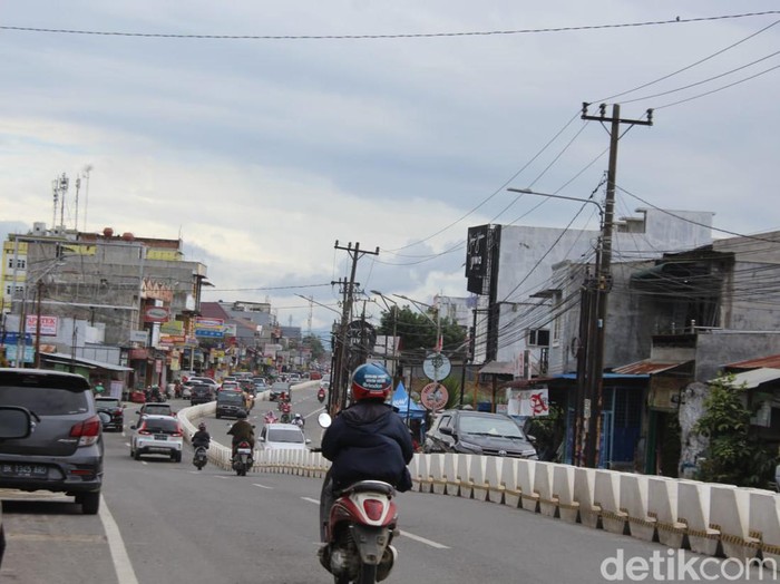 Median jalan di Medan Johor