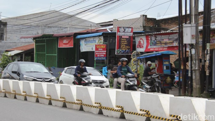 Median Jalan di Medan Johor