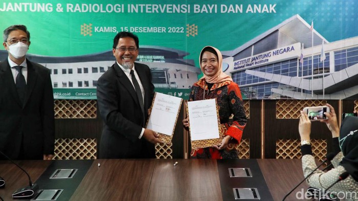 RS Harapan Kita bersinergi dengan Institut Jantung Malaysia untuk membuka pelayanan Katerisasi Radiologi Intervensi Bayi dan Anak. Yuk kita lihat ruangannya.