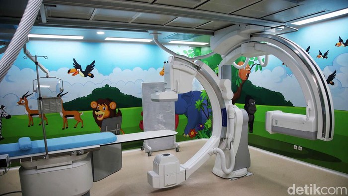 RS Harapan Kita bersinergi dengan Institut Jantung Malaysia untuk membuka pelayanan Katerisasi Radiologi Intervensi Bayi dan Anak. Yuk kita lihat ruangannya.