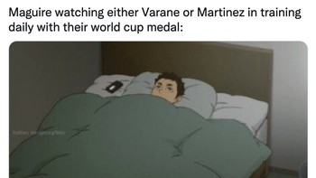 Meme Maguire sedih karena nanti harus melihat Varane atau Martinez saat latihan bersama MU dengan gelar Piala Dunia. Foto: Twitter