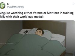 Fans MU Bingung Dukung Varane atau Martinez di Final Piala Dunia