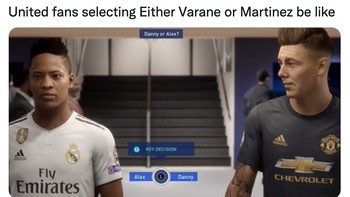 Fans MU pun kebingungan akan mendukung Martinez atau Varane nanti. Foto: Twitter