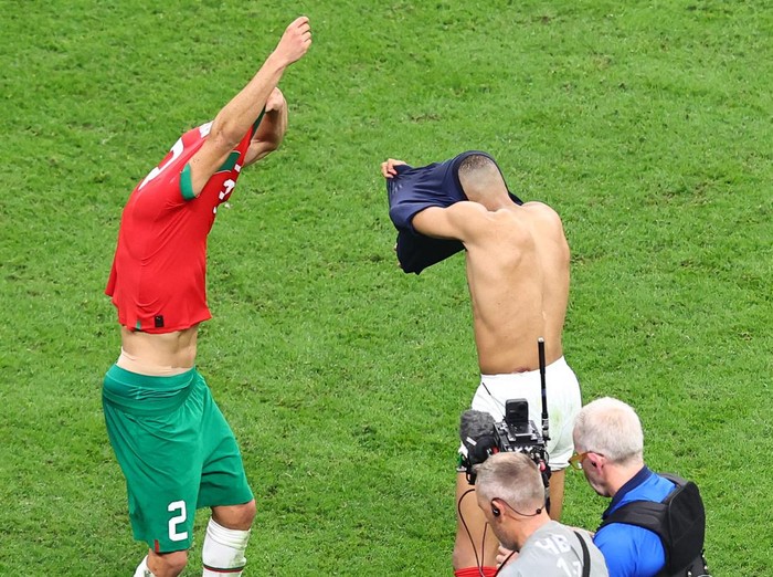 AL KHOR, QATAR - DECEMBER 14: Club team mates Achraf Hakimi of Morocco and Kylian Mbappe of France swap shirts at full time during the FIFA World Cup Qatar 2022 semi final match between France and Morocco at Al Bayt Stadium on December 14, 2022 in Al Khor, Qatar. (Photo by Robbie Jay Barratt - AMA/Getty Images)