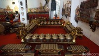 Peralatan gamelan yang menjadi salah satu koleksi Museum Gubuk Wayang (Foto: Enggran Eko Budianto)