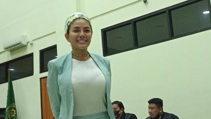 Nikita Mirzani kembali menjalani sidang pencemaran nama baik.