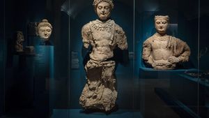Mengintip Harta Karun Uzbekistan di Museum Seni Terbesar di Dunia