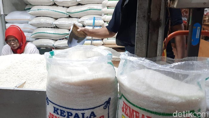 Kios Beras di Pasar Atas Baru Kota Cimahi