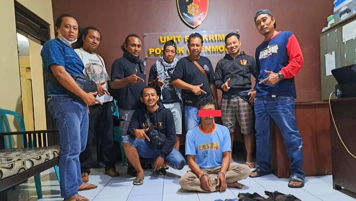 Pelaku pembacokan tetangga di Banyuwangi saat diamankan