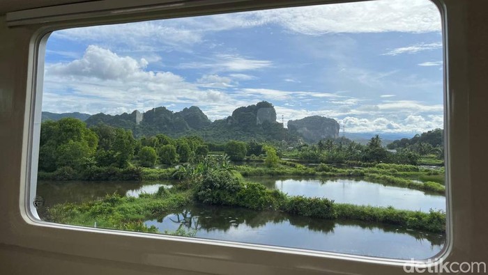 Pemandangan dari Kereta Api Sulsel