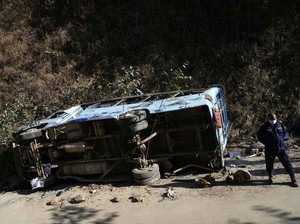 Bus Pariwisata Terjun ke Sungai, 19 Penumpang Tewas