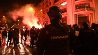 Pasukan keamanan dikerahkan untuk menjaga pesta kemenangan pendukung Prancis di Paris.