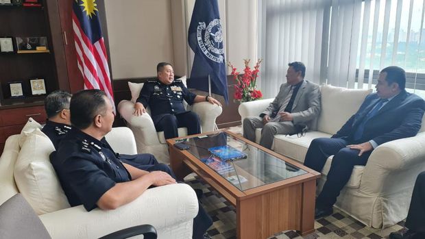 Polri dan Polisi Diraja Malaysia (PDRM) membahas kerja sama penyerahan buronan yang kabur dari dan ke Indonesia dan Malaysia dengan cara dideportasi. (dok Istimewa)