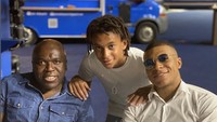 Dalam rangka perayaan hari ayah, Kylian Mbappe merayakan momen bersama sang ayah dengan makan pizza. Foto: Instagram @k.mbappe