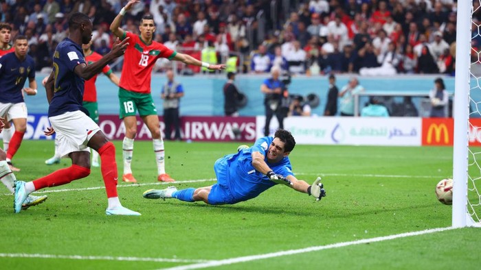 14 December 2022, Qatar, Al-Chaur: Soccer, World Cup 2022 in Qatar, France - Morocco, semi-final, Frances Randal Kolo Muani (l) scores his goal against Moroccos goalkeeper Bono to make it 2-0. Photo: Tom Weller/dpa (Photo by Tom Weller/picture alliance via Getty Images)