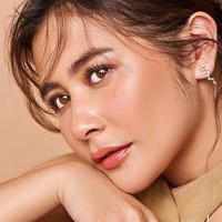 Netizen membandingkan kecantikan wajah Prilly dengan AI Avatar yang belakangan ini viral.  Foto: Instagram/@karinayasmine @prillylatuconsina