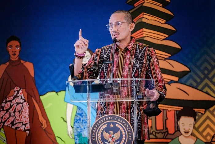 Menteri Pariwisata Ekonomi Kreatif Sandiaga Uno membuka rakornas Kemenparekraf di Grand Sahid, Jakarta. Acara ini juga dihadiri oleh Wamenparekraf Angela Tanoesoedibjo, dan Gubernur NTB Zulkieflimansyah