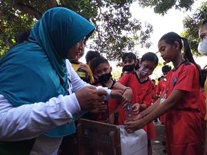 Ratusan Siswa SD di Badung Antusias Kumpulkan Minyak Jelantah